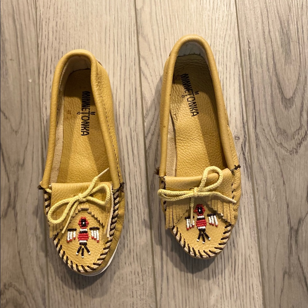 Minnetonka Thunderbird Beaded Moccasins Womens 7 Tan Suede Leather